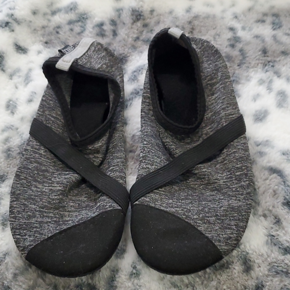 Fitkicks black/heathered black size medium shoes